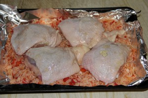 Курица с рисом, запеченые в духовке с овощами